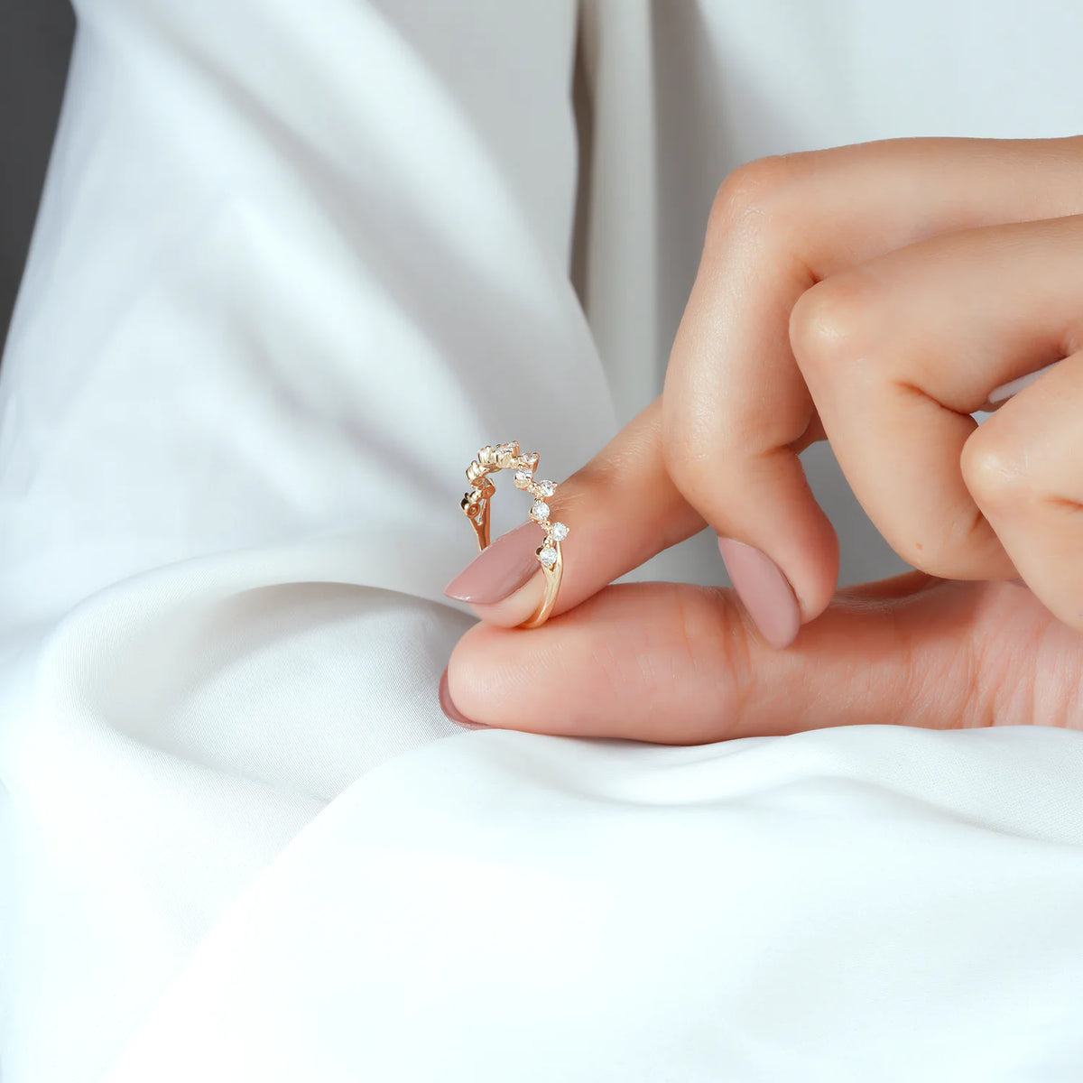 Zigzag Diamond Wedding Band with Round Brilliant Stones