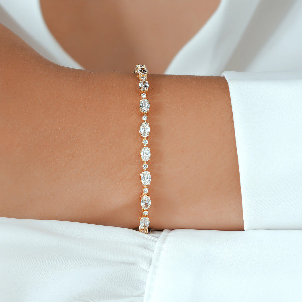 Oval and Round Lab Grown Diamond Bracelet in Yellow Gold