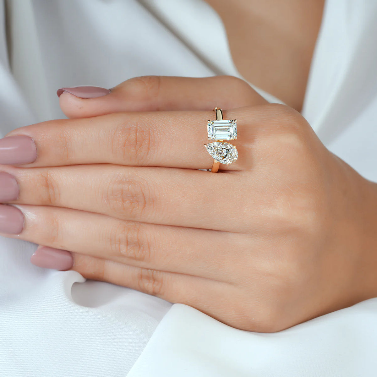 Emerald and Pear Diamond Toi et Moi Ring