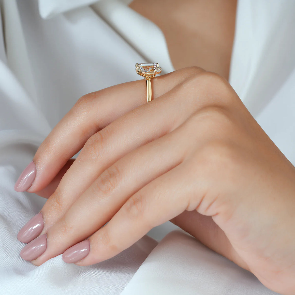 Emerald and Pear Diamond Toi et Moi Ring