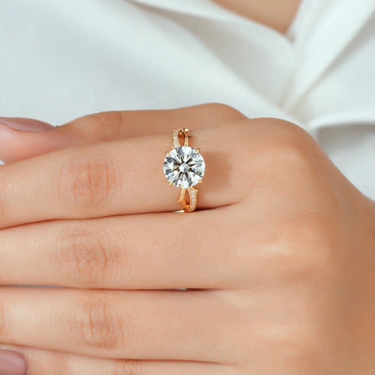 Enchanting Round Lab-Grown Diamond Thorny Vine Engagement Ring with Hidden Halo