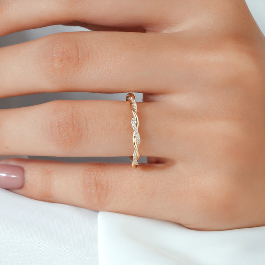 Round Lab Grown Diamond Twisted Infinity Vine Band