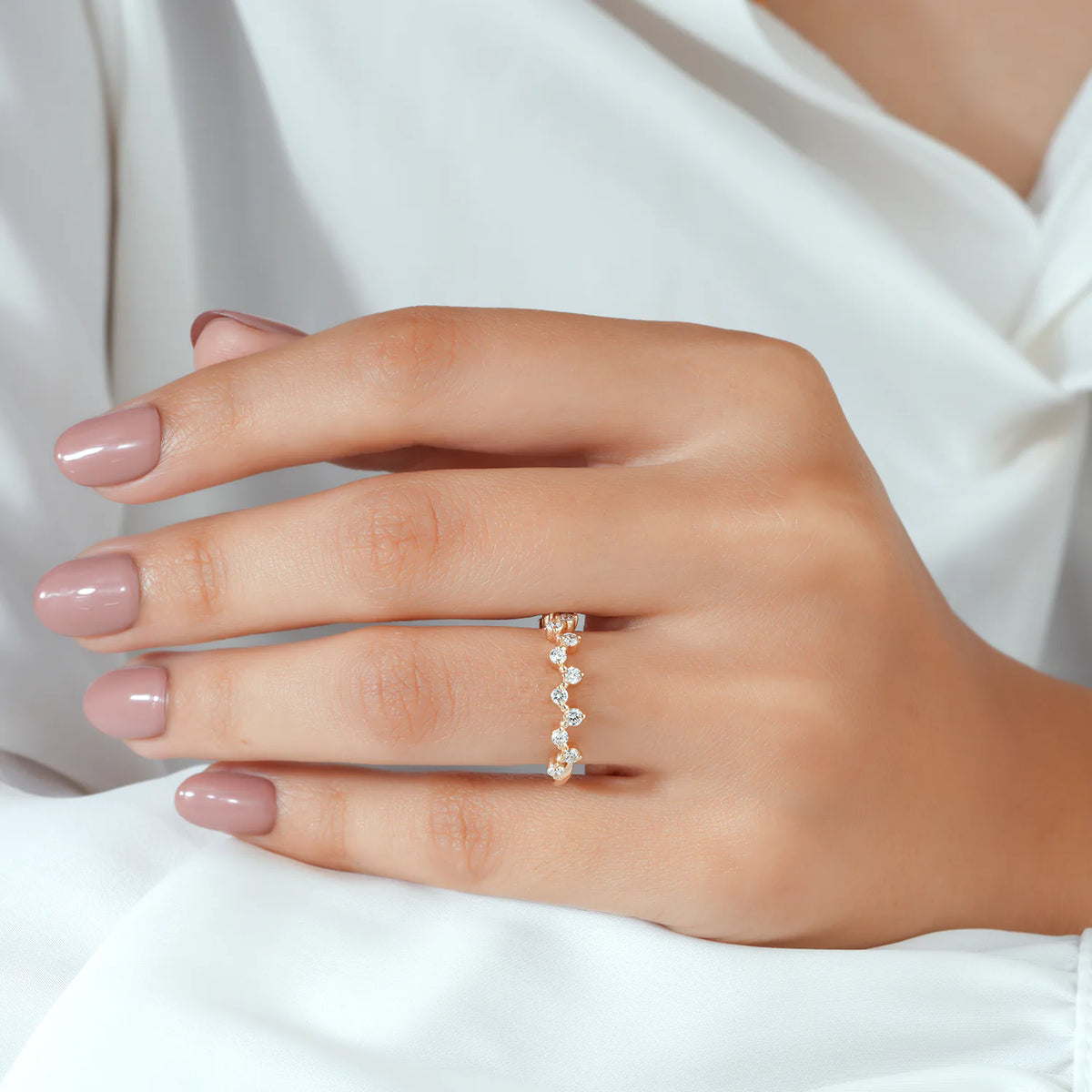 Zigzag Diamond Wedding Band with Round Brilliant Stones