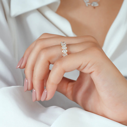 Horizontal Oval Cut Lab Grown Diamond Shared Prong Half-Eternity Band