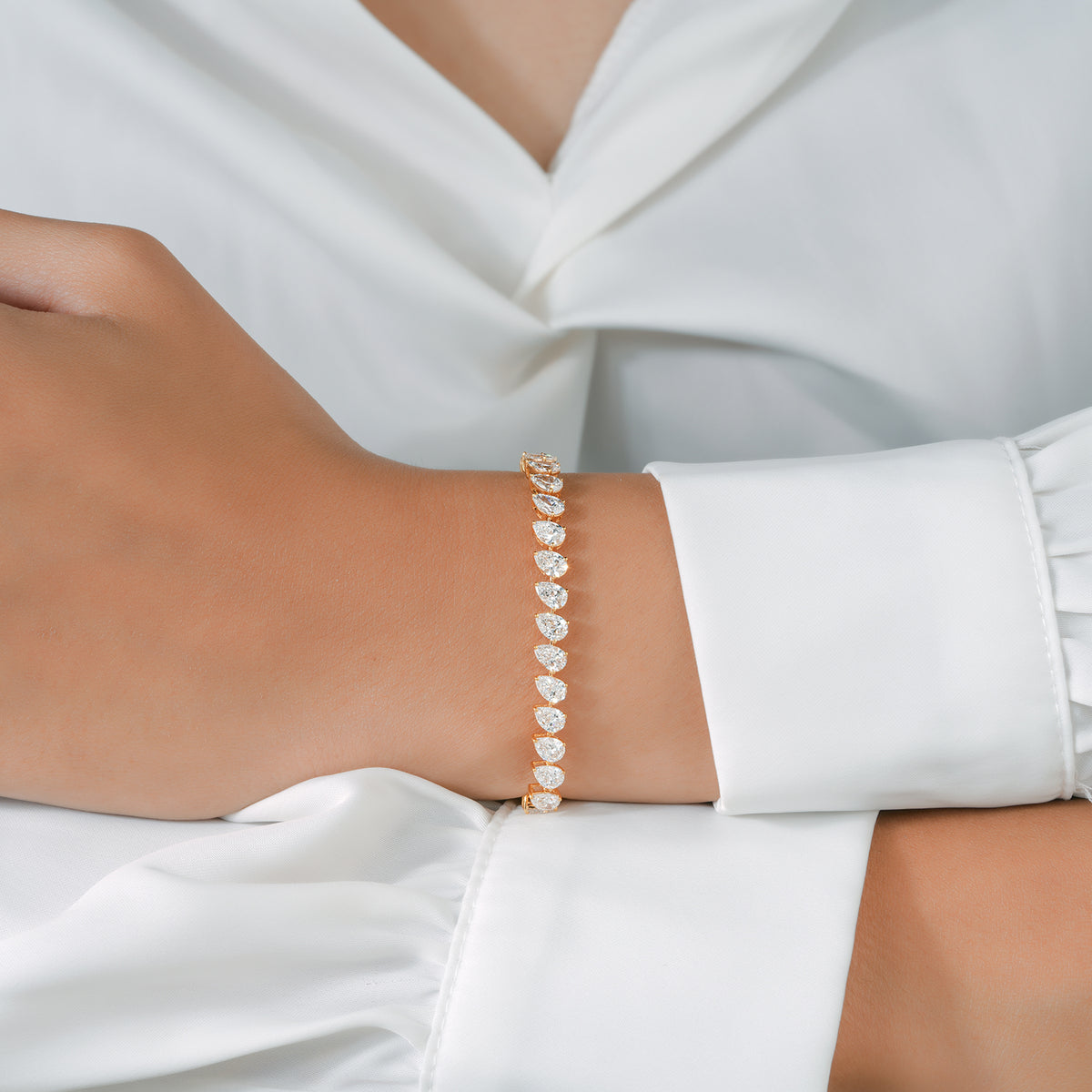 Pear Shape Lab Grown Diamond Tennis Bracelet, Sideways Set